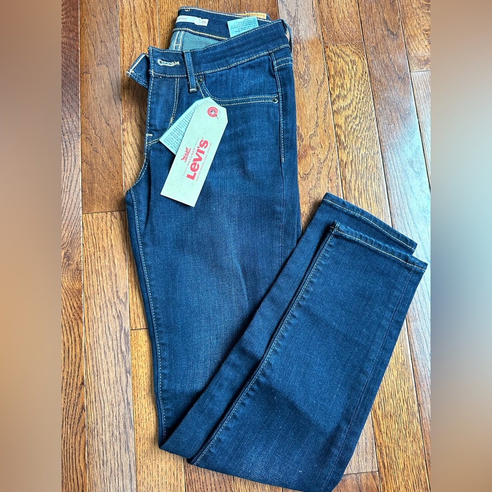 Levi’s 711 skinny 24